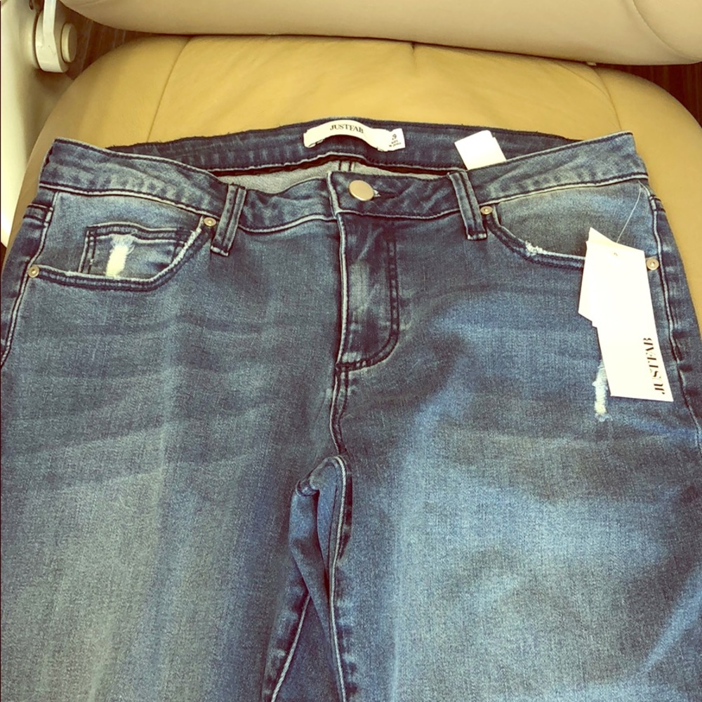 Distressed skinny jeans
